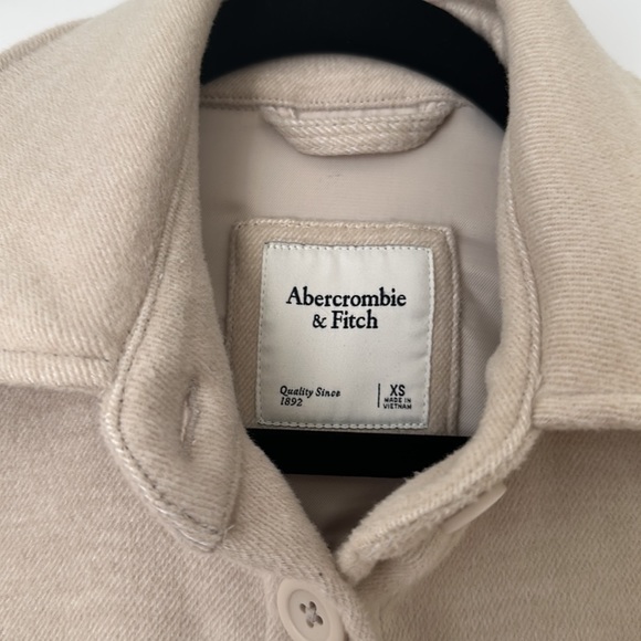 NWOT - Abercrombie & Fitch Long Warm Beige Coat (XS) - Picture 3 of 3